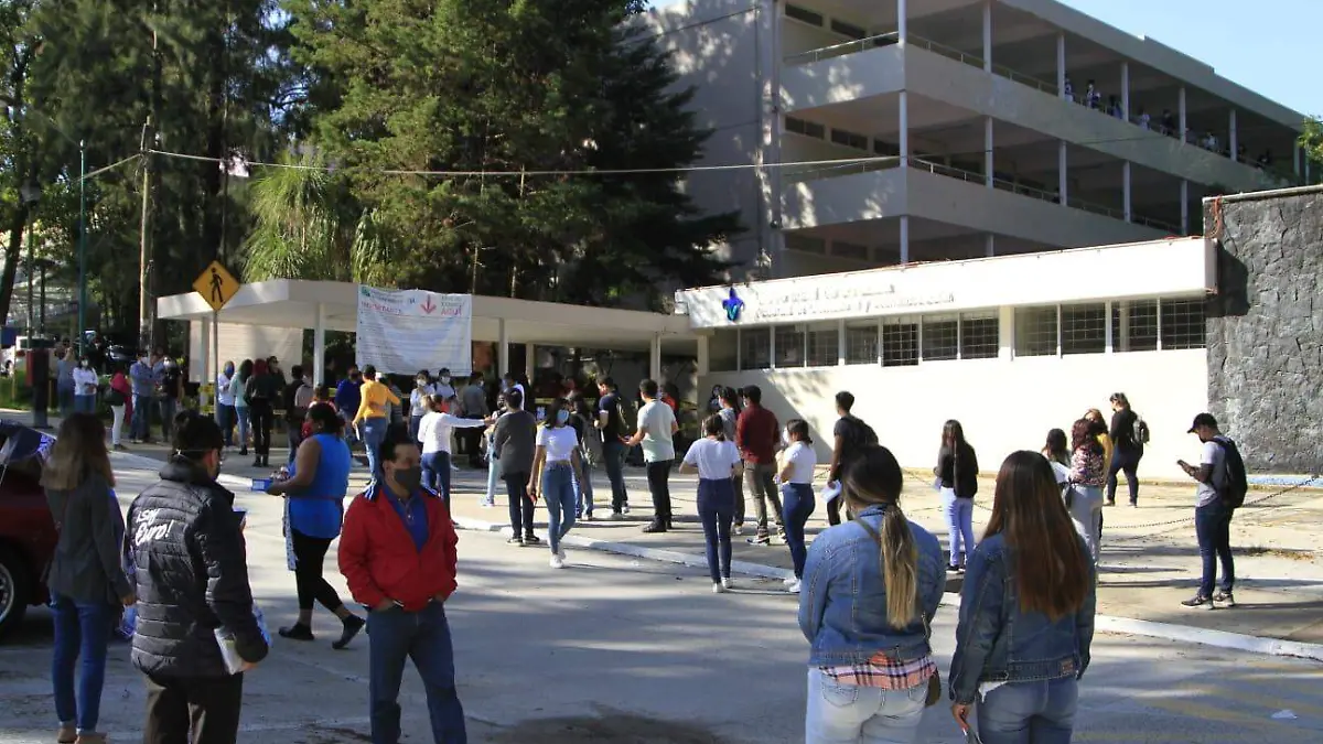 Mañana agridulce para jóvenes veracruzanos, la UV publicó resultados de nuevo ingreso